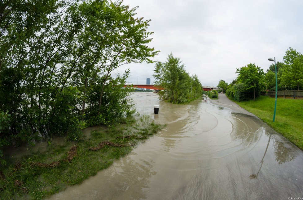 überschwemmter Treppelweg