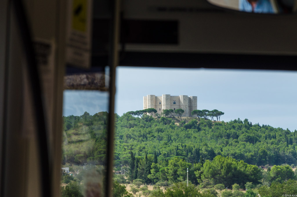 Castel del Monte vom Bus aus