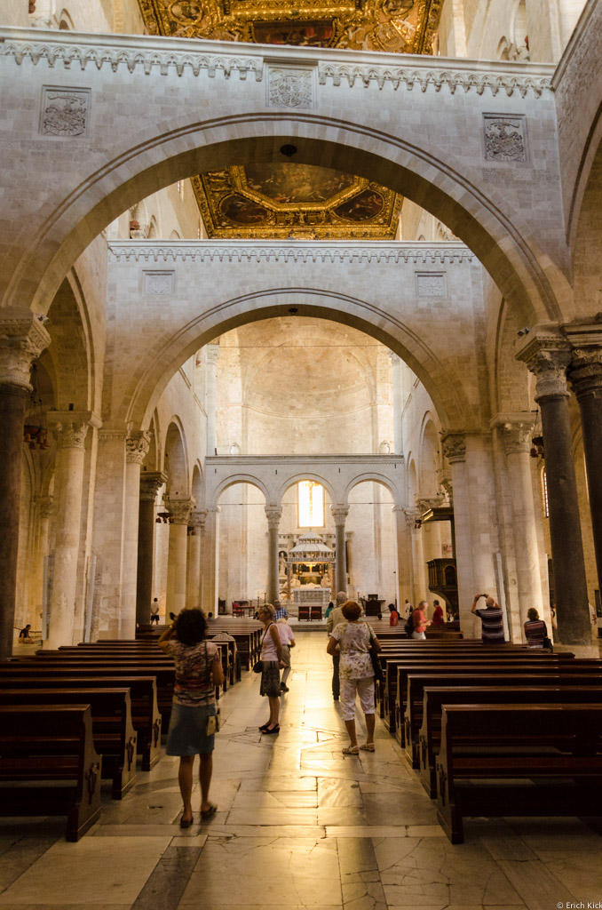 Innenraum Basilica San Nicola