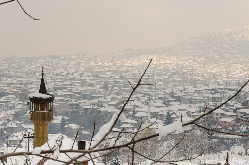 Blick von der Anhöhe auf Sarajevo