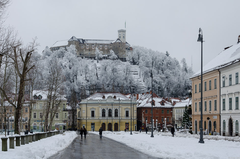 Kongresni trg mit Burg