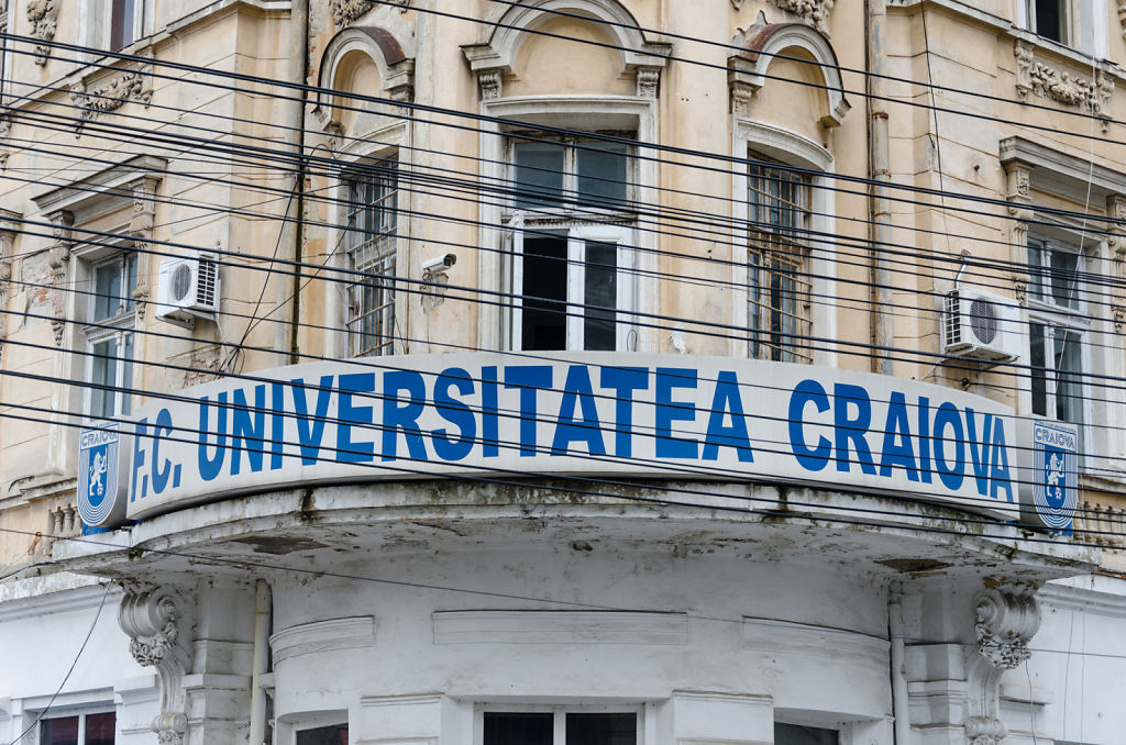Aufschrift F.C. Universitatea Craiova