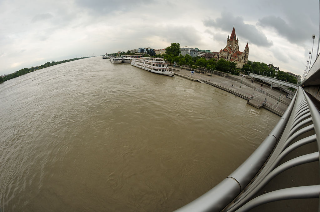 Reichsbrücke Handelskai - Kirche Mexikoplatz