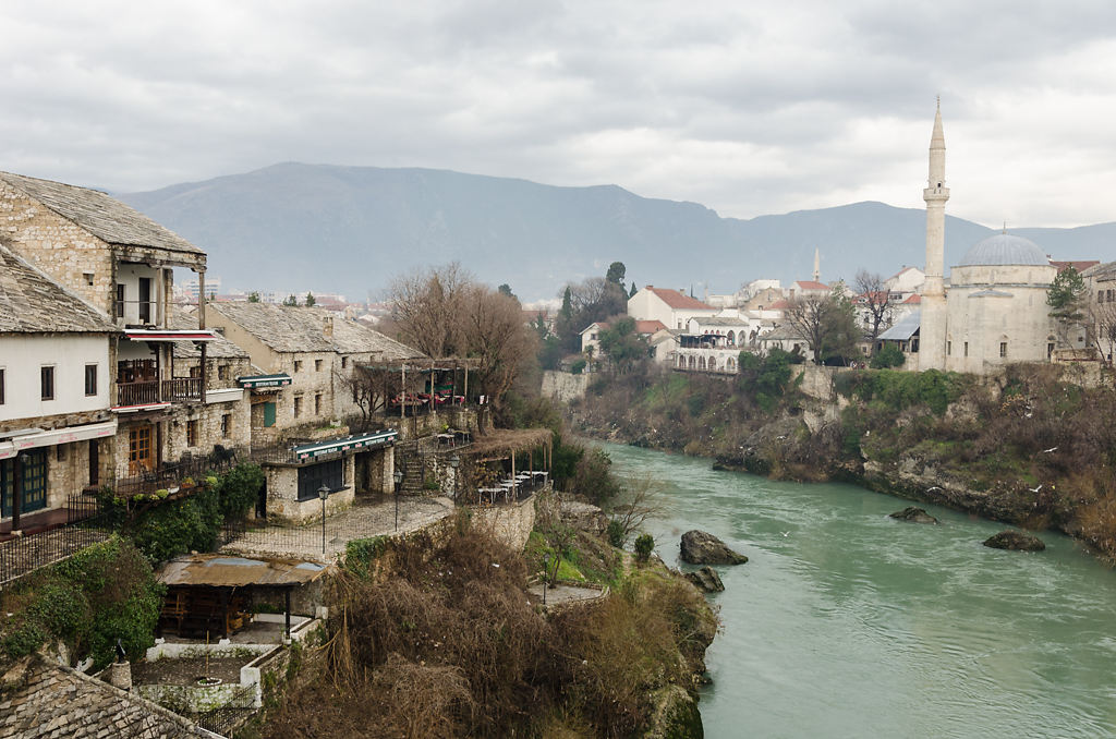 Blick von der Stari Most auf Mostar