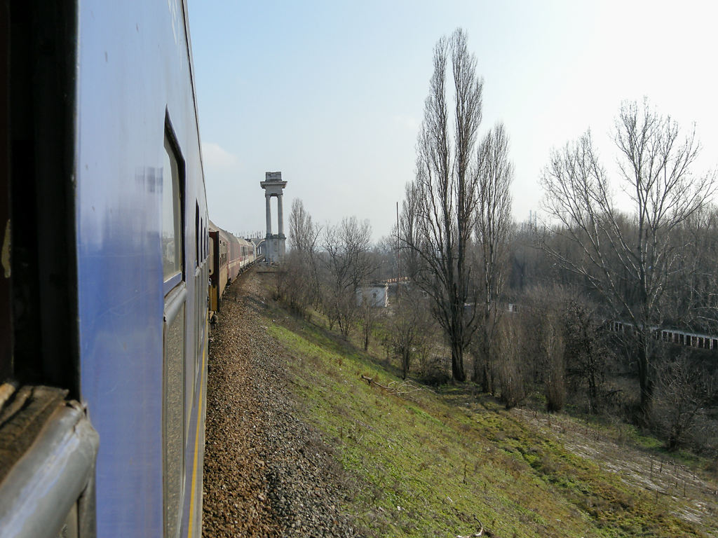 Auffahrt auf die Donaubrücke 