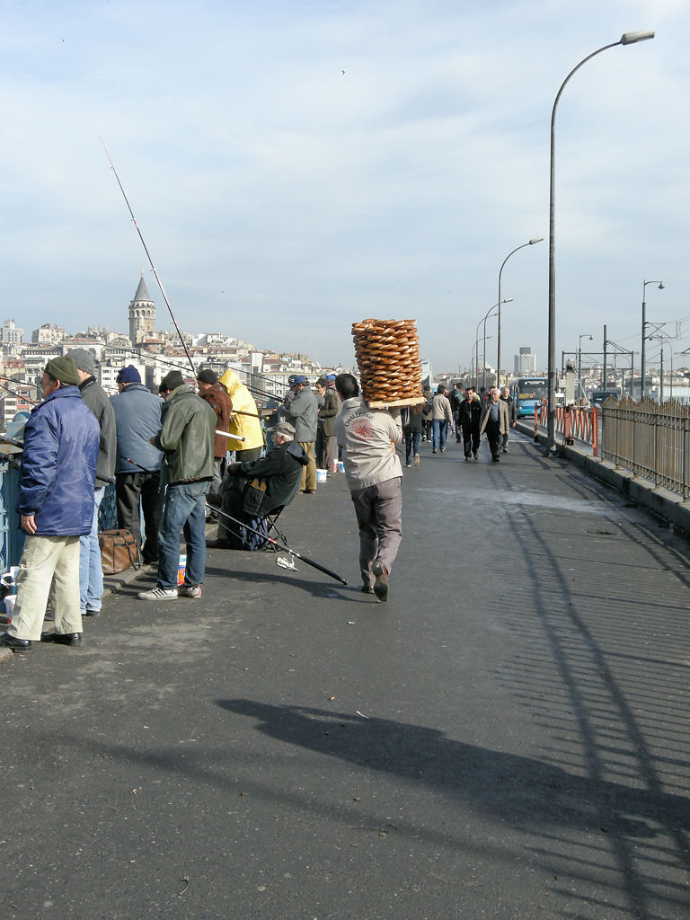 Simit-Träger auf der Galatabrücke