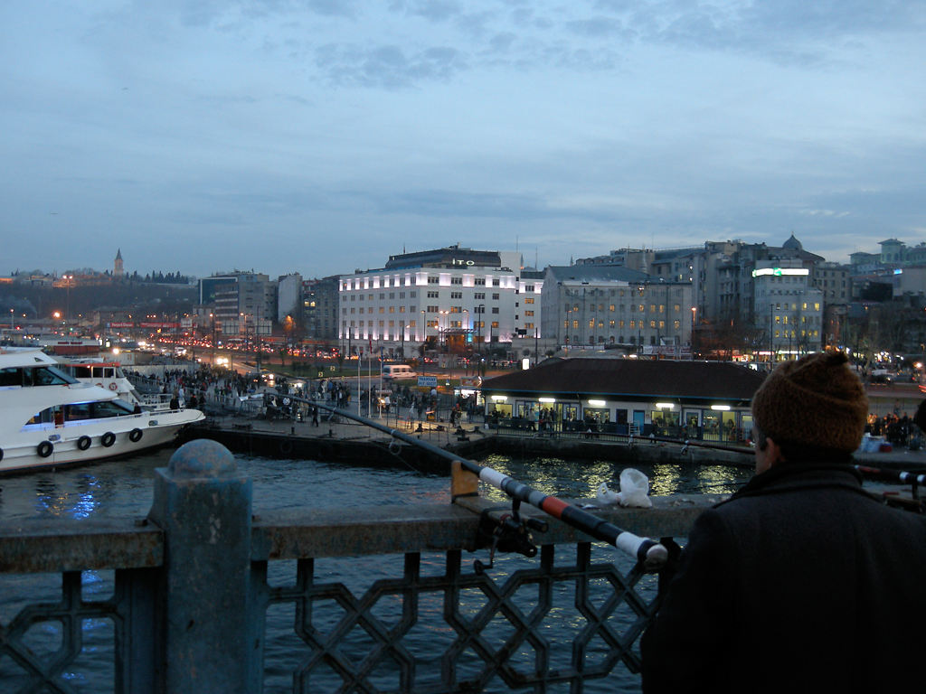 Angler auf der Galata Brücke