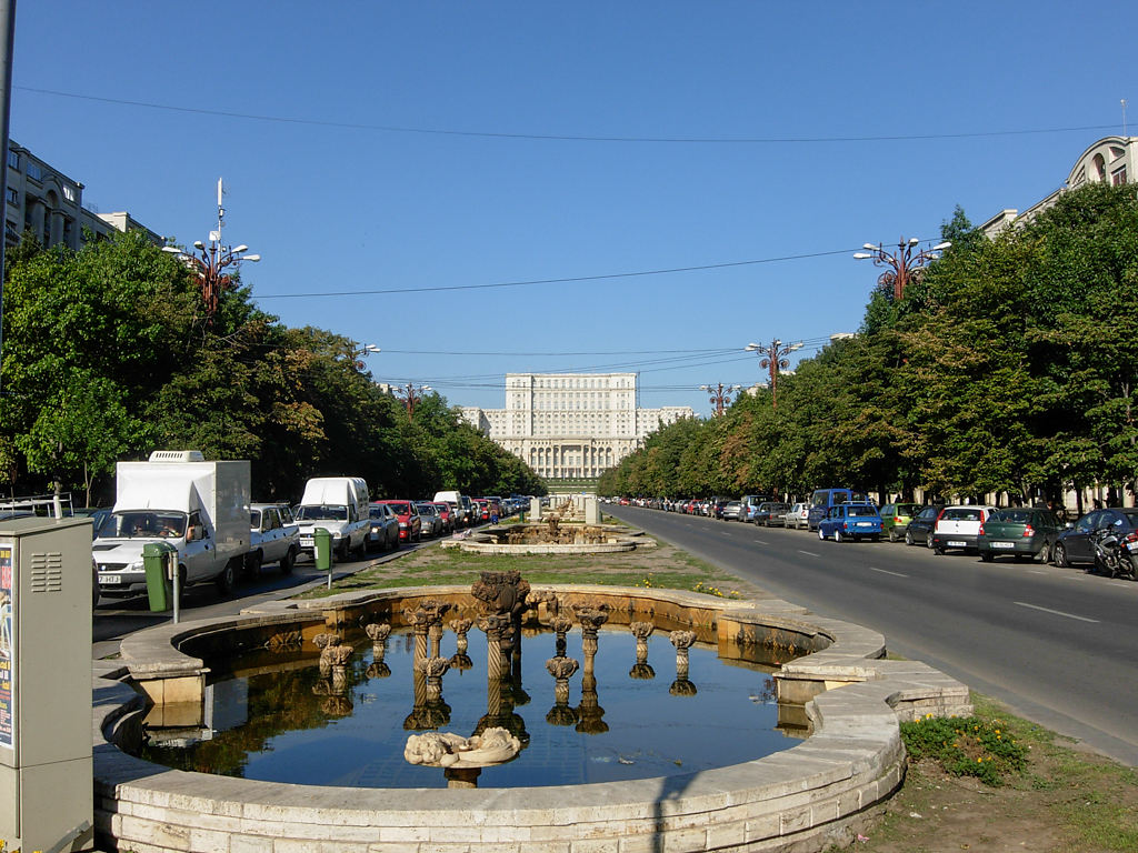 Blick auf den Parlamentspalast (von Piaţa Unirii)