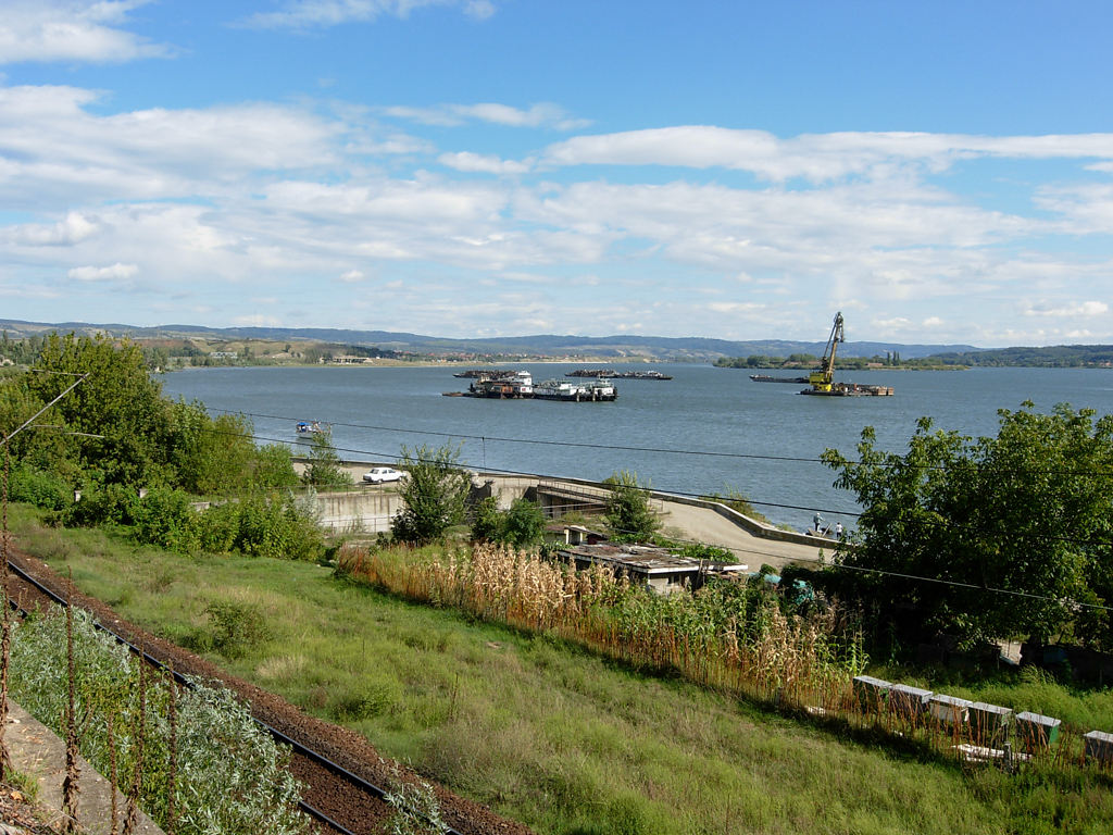 Schiffe auf der Donau bei Turnu Severin