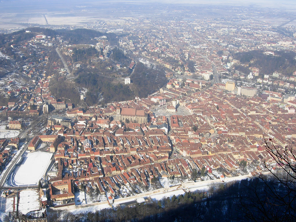 Blick auf die Altstadt (mit schwarzer Kirche)