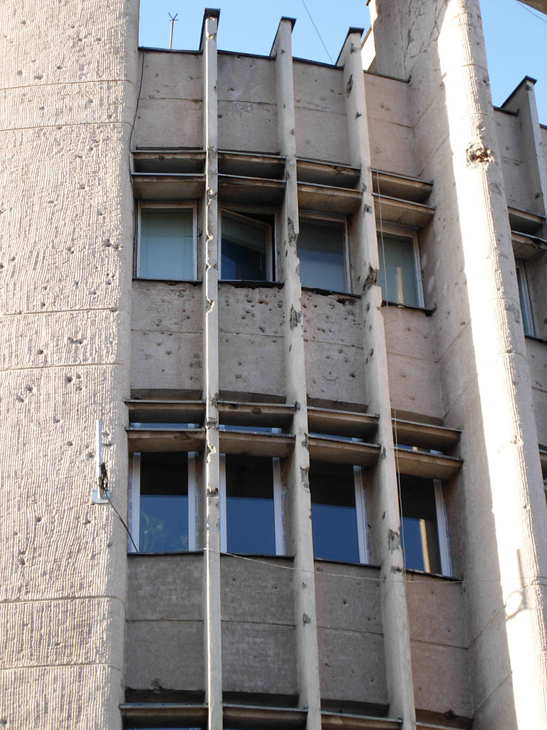 Fassade Volksbankgebäude Einschüsse aus 1989