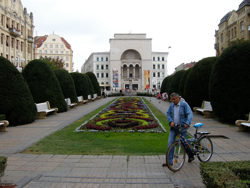 Oper und Theater am Piața Victoriei