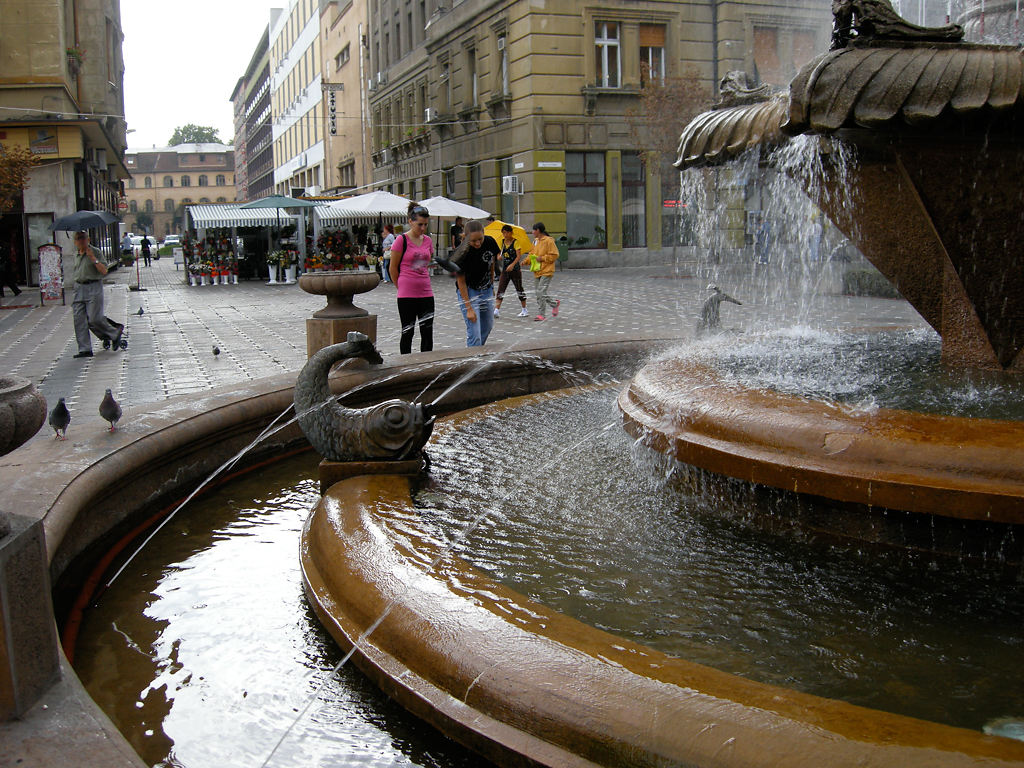 Brunnenfigur am Piața Victoriei