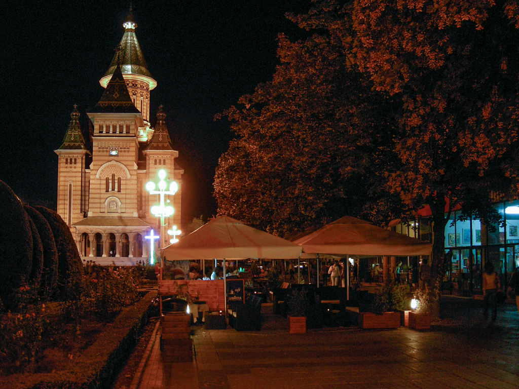 Catedrala Mitropolitană bei Nacht