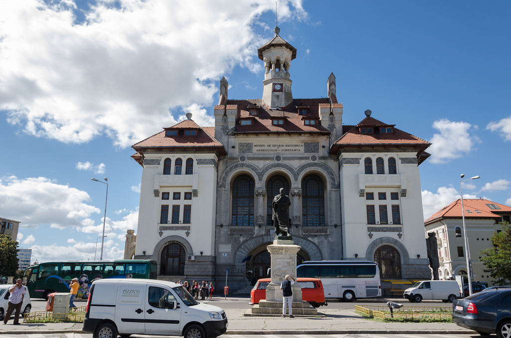 Piața Ovidiu mit Ovid-Statue