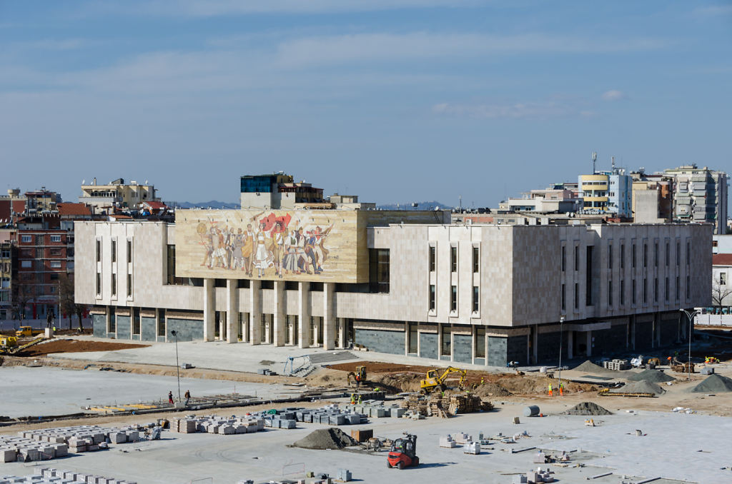 Blick auf Nationalmuseum mit Mosaik