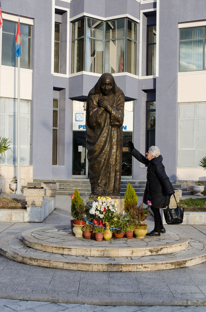 Mutter Teresa Statue