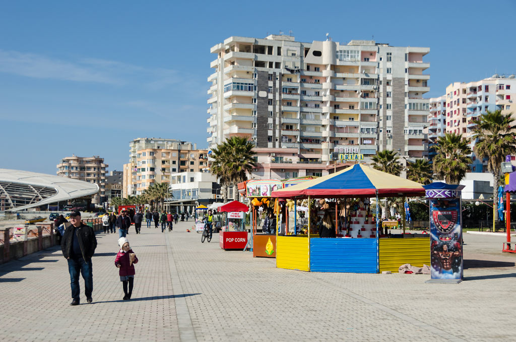 Uferpromenade mit Luna-Park