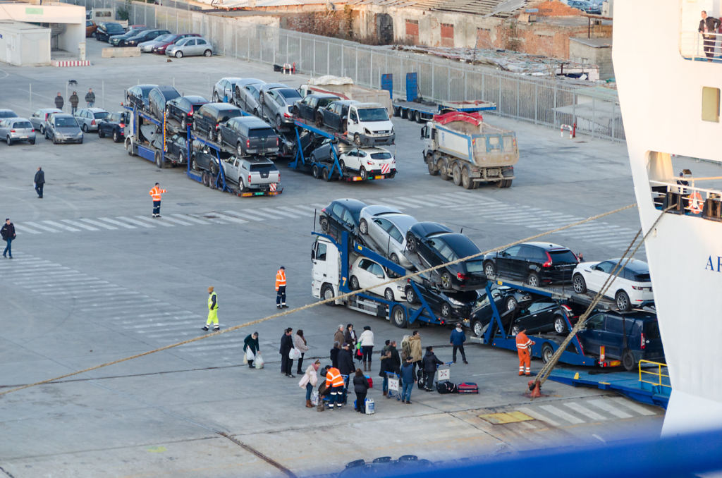 LKW Entladung AF Marina